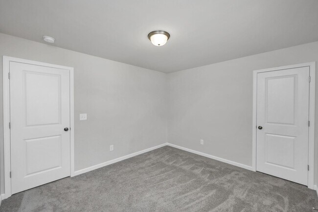 Building Photo - Sophisticated Like-New 4-Bedroom Home with Designer Finishes & Fenced Backyard!