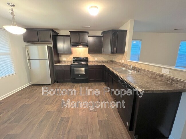 Building Photo - 636 Newfound Hollow Dr