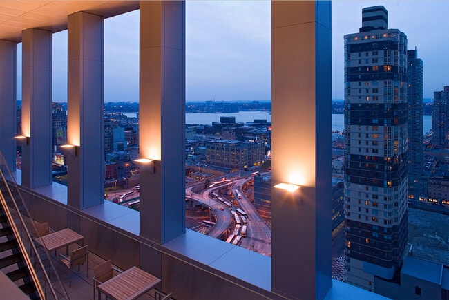 Building Photo - 350 W 42nd St