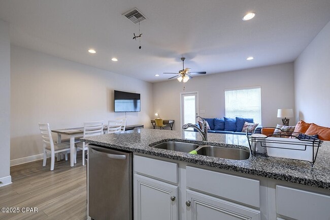 Building Photo - 1882 Pointe Dr