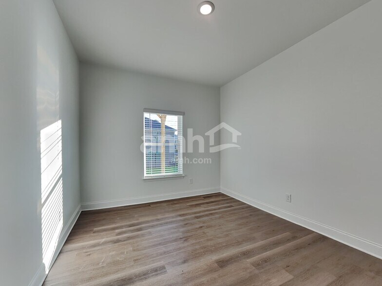 Building Photo - 1614 Soapstone Rd