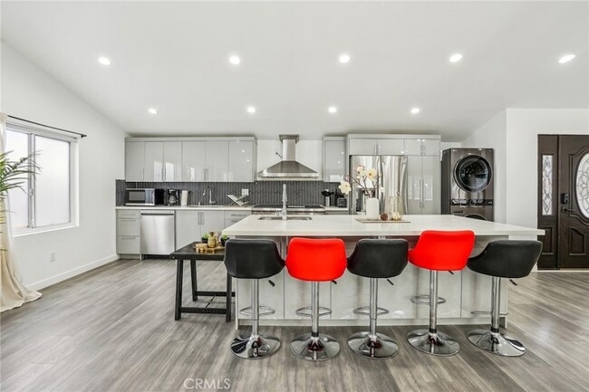Building Photo - 5633 Rawlings Ave
