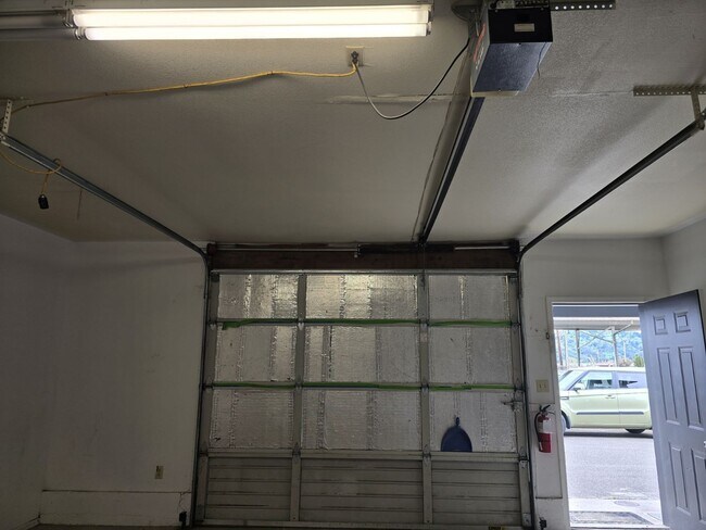 Building Photo - 2037 NE Stephens St