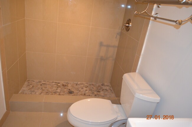 Building Photo - 1511 NE 160th St