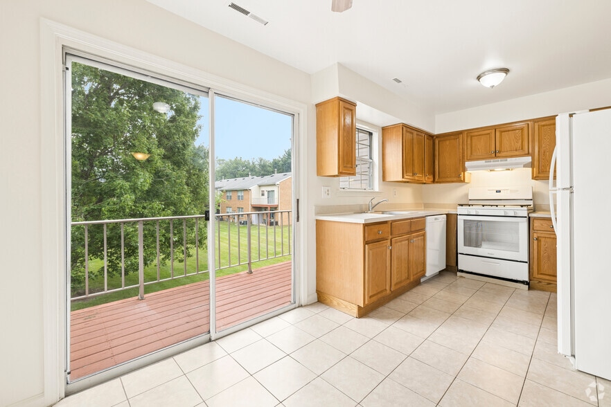 2BR, 1BA w/ Balcony - 1,230SF - Kitchen - Carriage Run Apartments & Townhomes