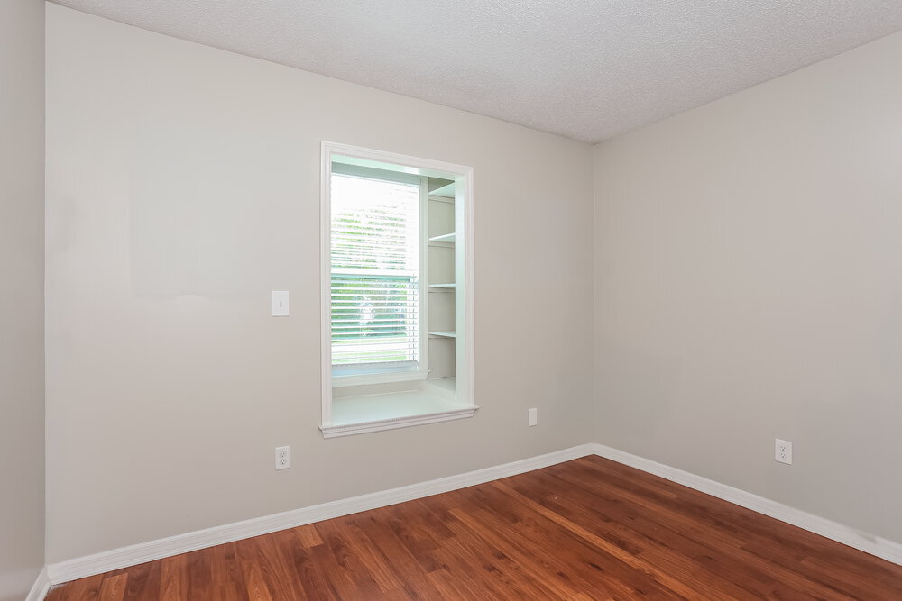 Building Photo - 8256 Teaticket Dr