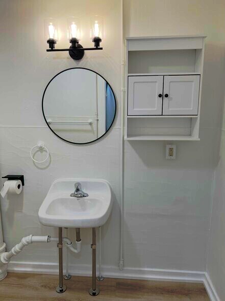 Building Photo - 113 Main St E