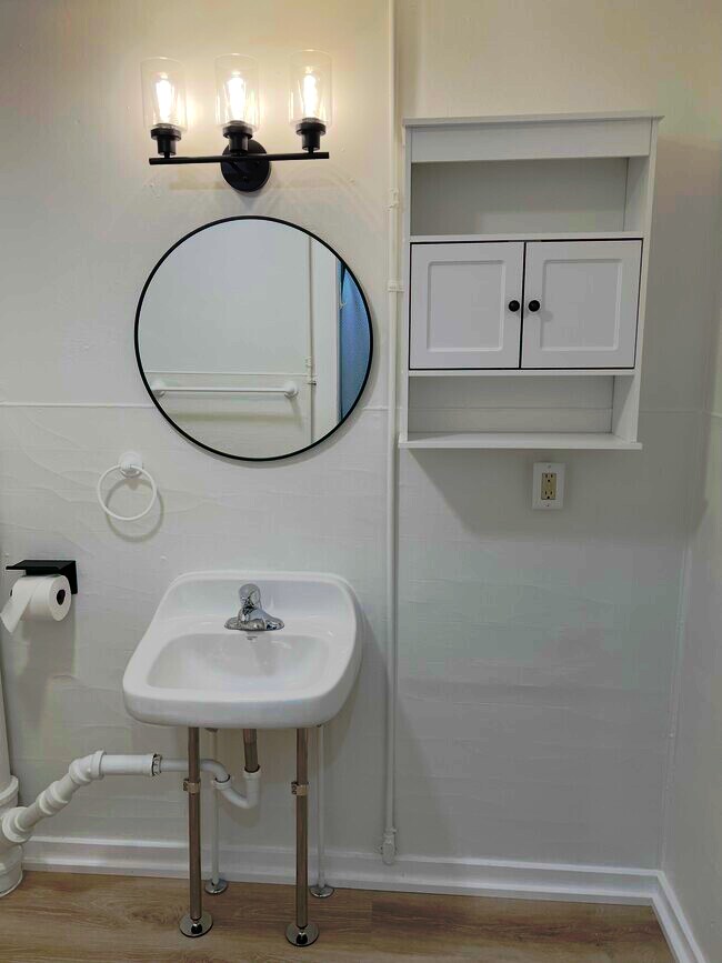 Building Photo - 113 Main St E