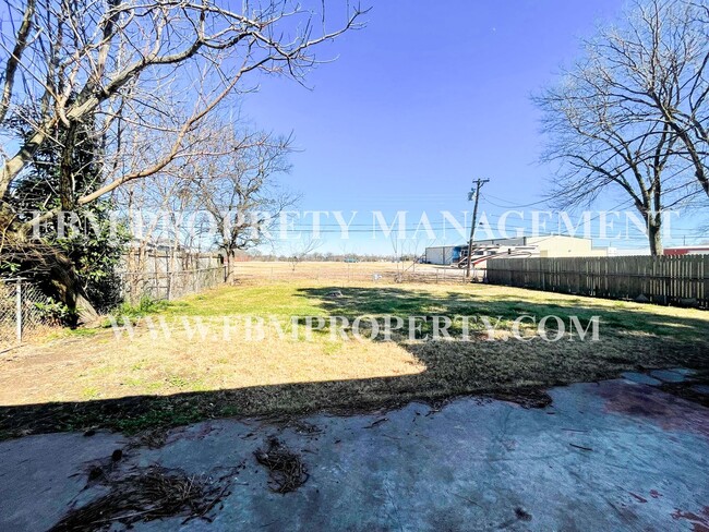 Building Photo - 136 Highland Dr