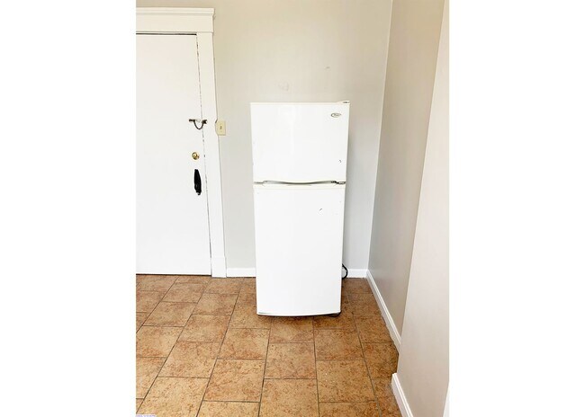 Building Photo - 3300 Jefferson Ave