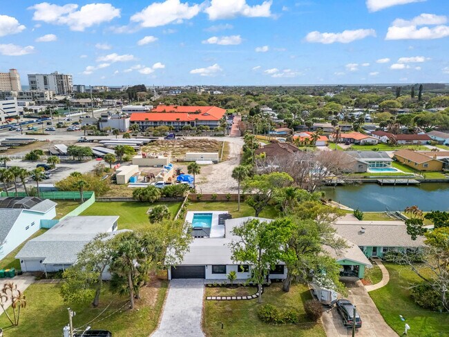 Building Photo - 115 Esther Dr