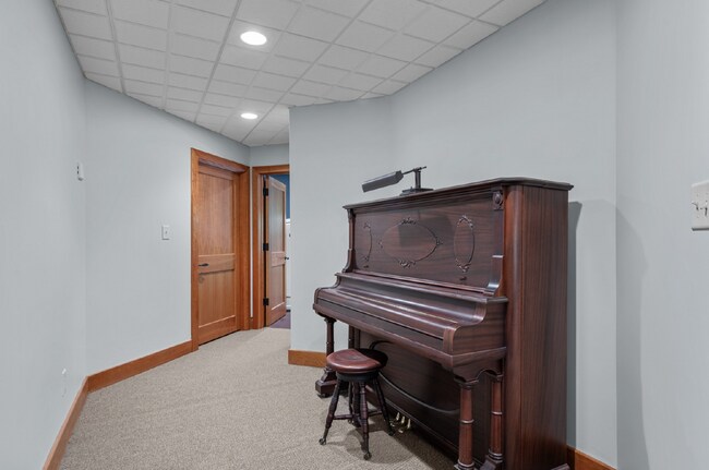 Building Photo - Luxurious 5-Bed Sanctuary with Scenic View...