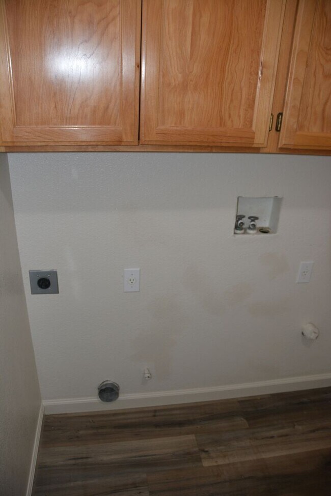 Building Photo - 5163 Tehachapi Way