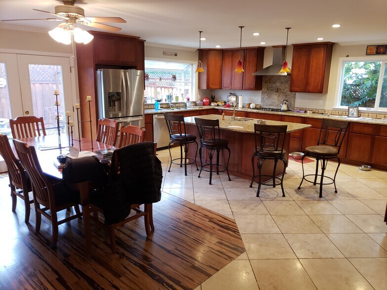 Building Photo - 849 Melrose Ct