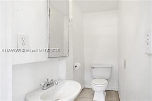 Building Photo - 858 SW 11th Ct