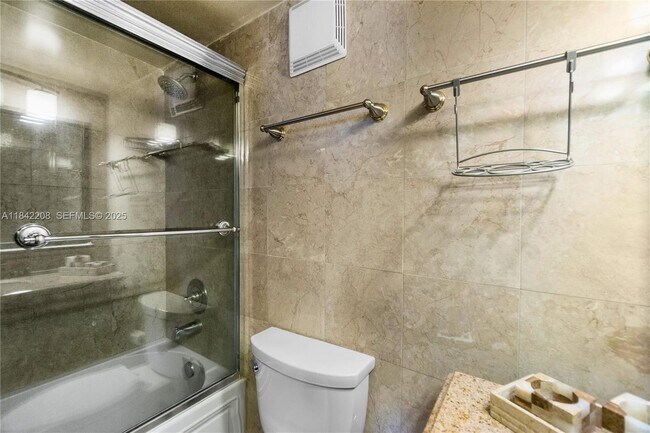 Building Photo - 100 Lincoln Rd