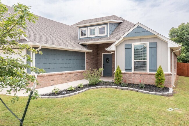 Building Photo - Beautiful Home in Woodland Park