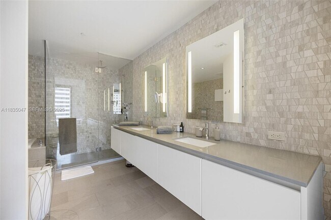 Building Photo - 88 SW 7th St