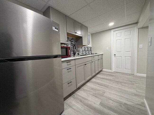 Building Photo - 320-322-322 Wood St