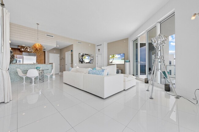 Building Photo - 2700 N Ocean Dr