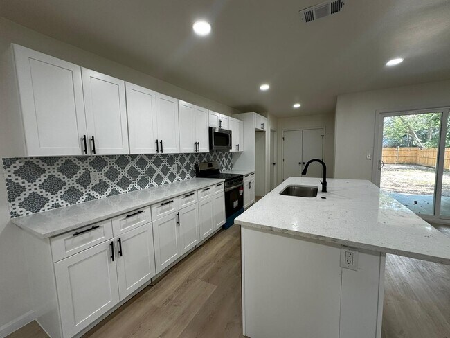 Building Photo - 1712 Brake Dr