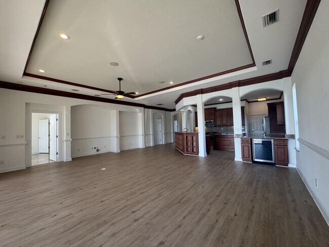 Building Photo - 333 Cipriani Way