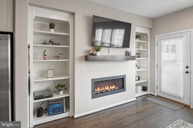 Building Photo - 1310 Jackson St