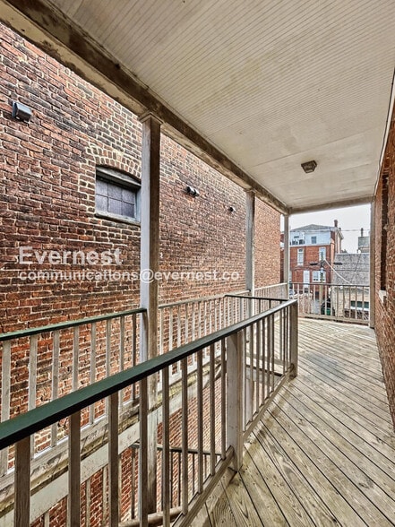 Building Photo - 1815 W Grace St