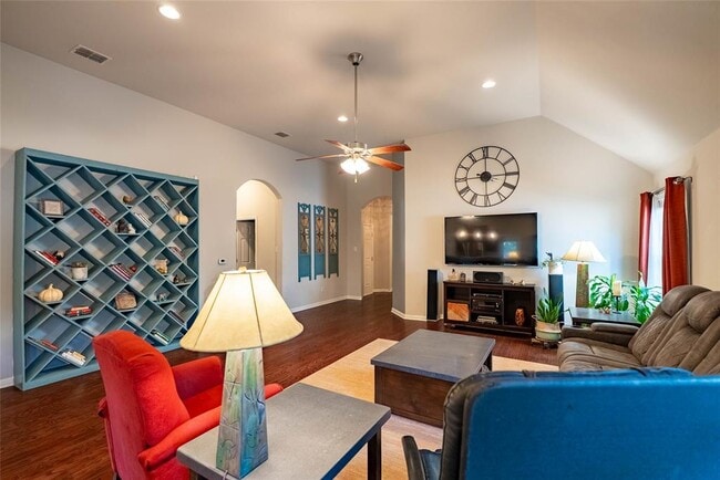 Building Photo - 2009 Garretts Way