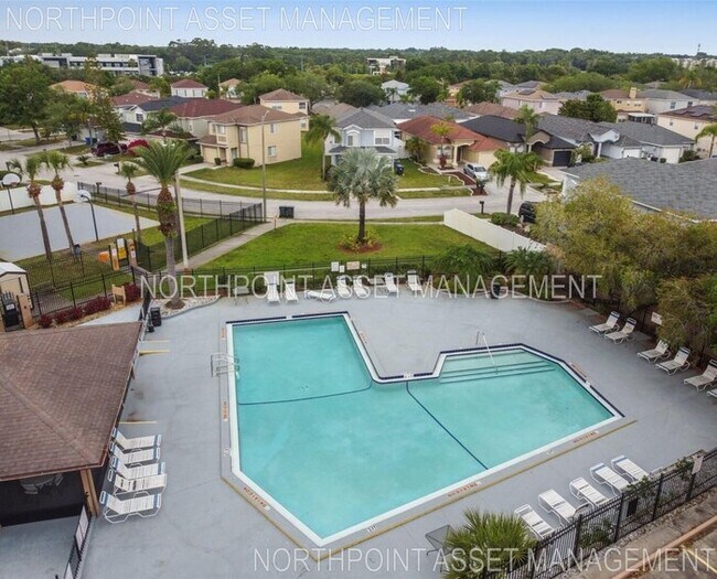 Building Photo - Stylish 2-Bed, 2-Bath Villa in the Heart o...