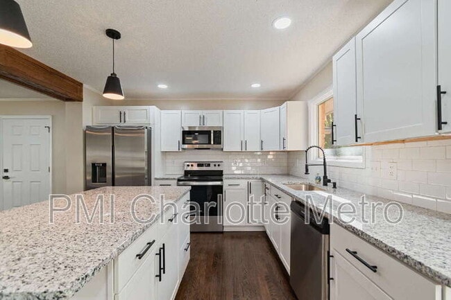 Building Photo - 10707 Walkers Ferry Rd