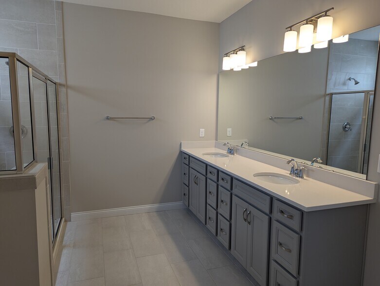 Building Photo - 5689 Ohio Trl