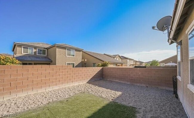 Building Photo - 5744 Clear Haven Ln