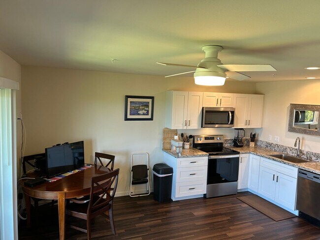 Building Photo - Pailolo Place Furnished One Bedroom