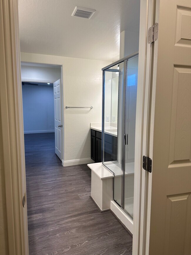 Building Photo - 6654 Ivory Dove Ct