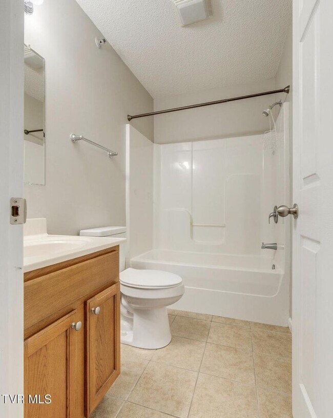 Building Photo - 2 Bdrm / 2.5 Bath, North JC - Minutes to ETSU, VA, JC Med Center