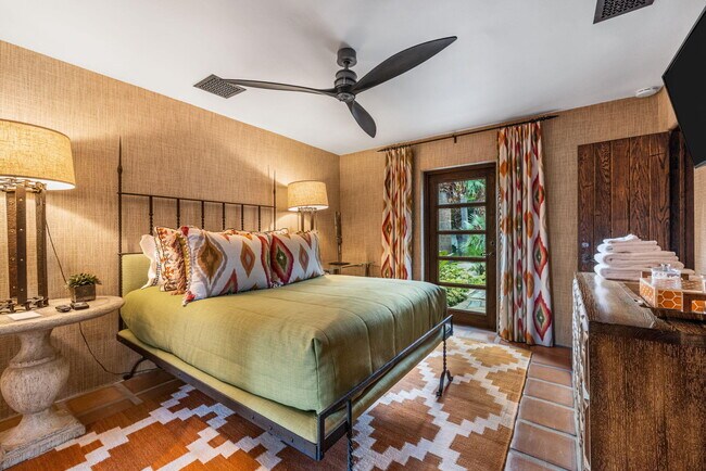 Building Photo - 535 N Belardo Rd