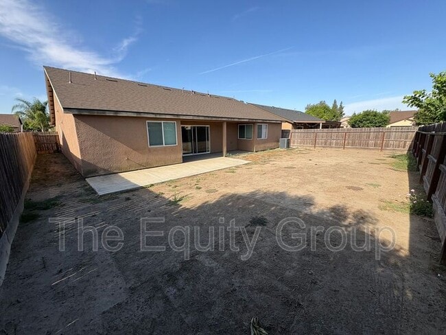 Building Photo - 2132 E Sweet Ave