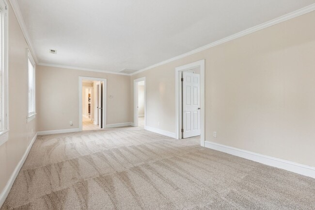 Building Photo - Water Views, Hampton, 3 bed 2.5 bath Ready Now!
