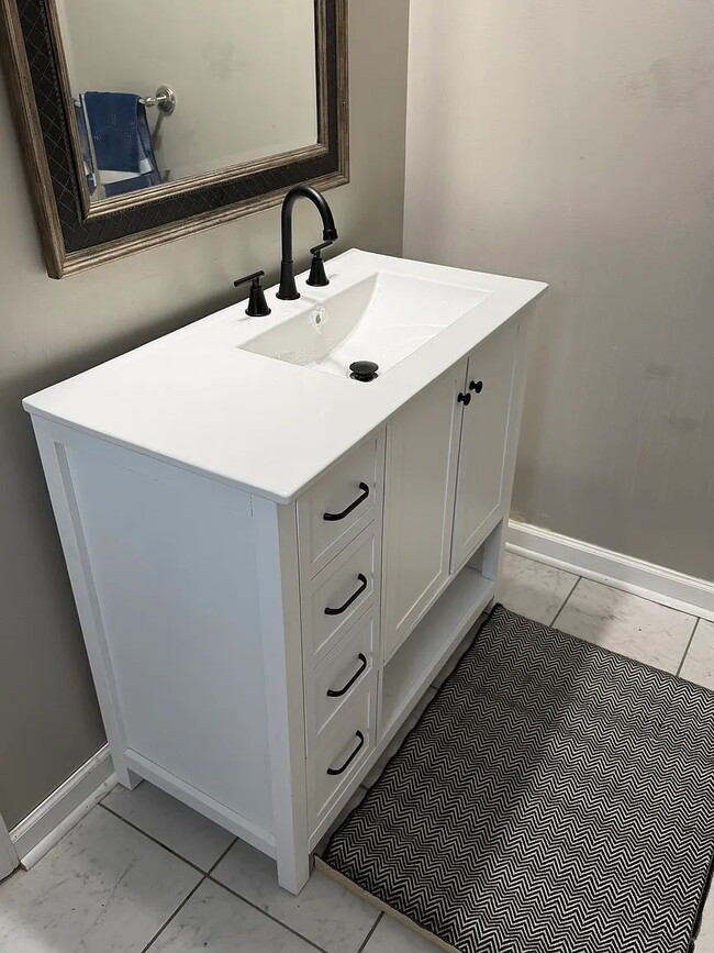 Building Photo - Charming 2BR South Side Home | Updated Kitchen w/ Dishwasher | Prime Pittsburgh Location