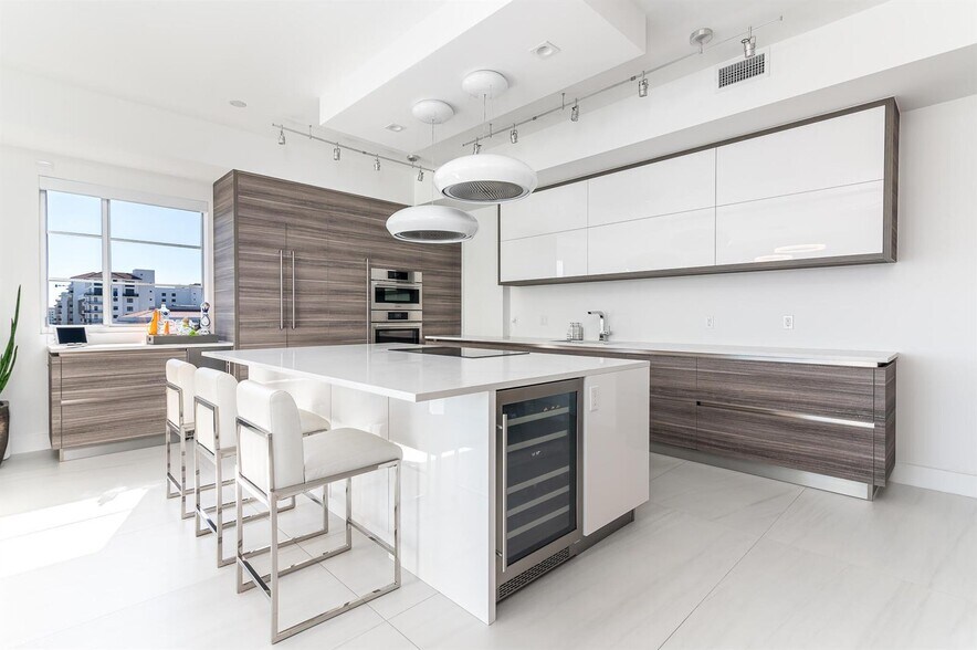 Building Photo - 155 E Boca Raton Rd