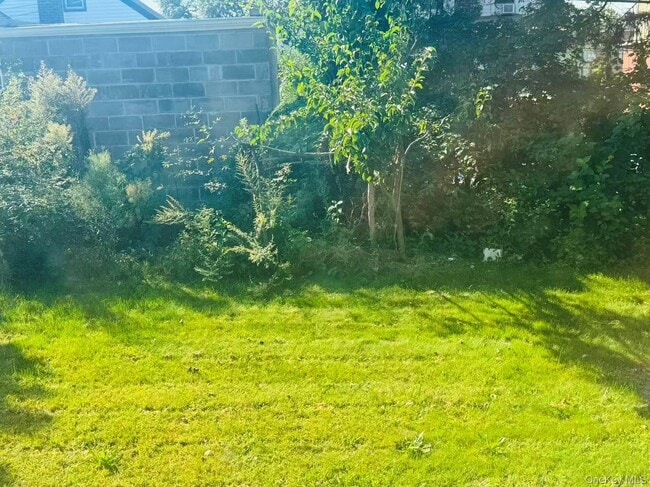 Building Photo - 199-28 24th Ave