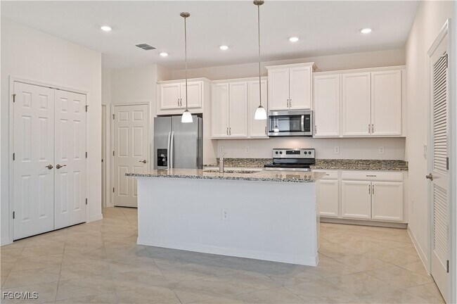 Building Photo - 4466 Dutchess Park Rd