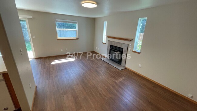 Building Photo - Spacious 3 BD | 2.5 BA Duplex - Beaverton/...