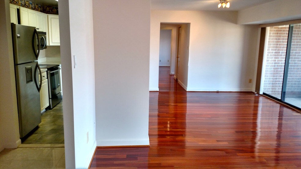 Open Areas - 11305 Commonwealth Dr