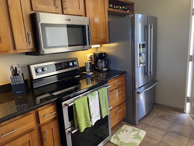 Kitchen appliances - 3706 Lower Honoapiilani Rd