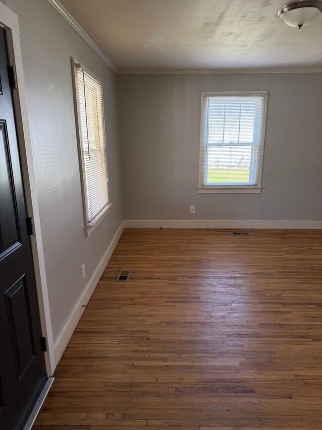 Building Photo - Adorable Cottage with detached garage Lebanon TN