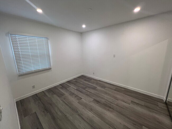 Building Photo - 7512 Tampa Ave