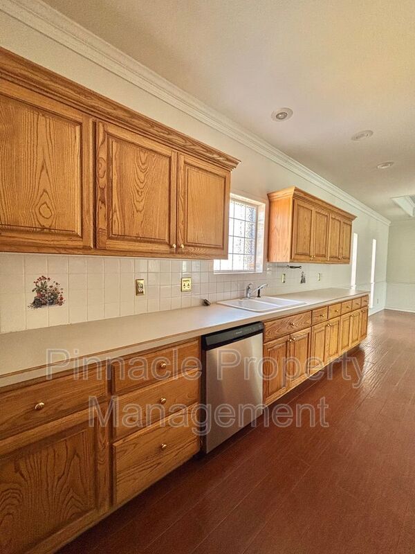 Building Photo - 1 Southridge Dr