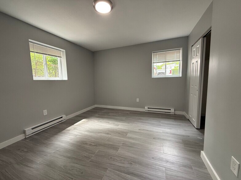 Building Photo - 565 Hyde Park Ave